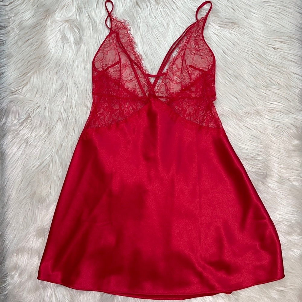 Lace plunge slip